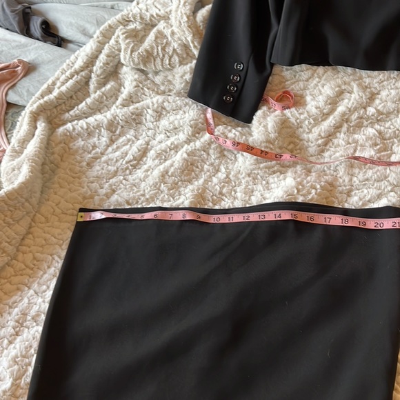 Black Bill Blass Skirt Suite - Picture 6 of 9